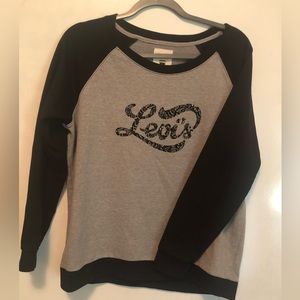 Levi’s Sweatshirt Junior Size XL Women’s